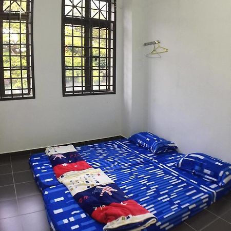 Jiaxin Hostel Ulu Tiram Exteriör bild