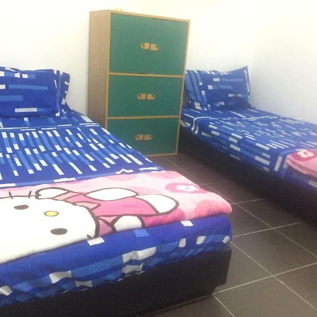 Jiaxin Hostel Ulu Tiram Exteriör bild