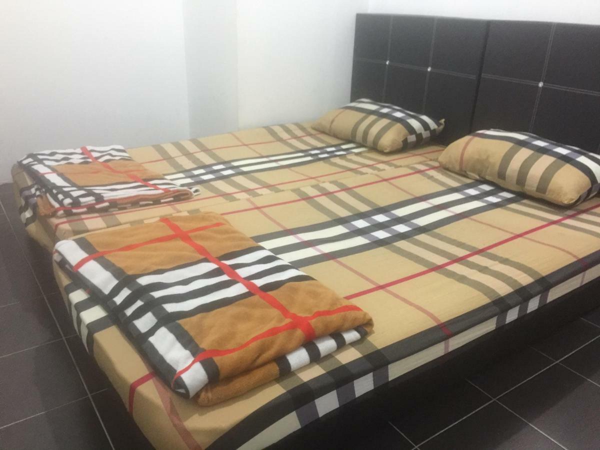 Jiaxin Hostel Ulu Tiram Exteriör bild