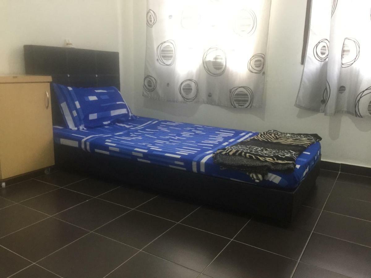 Jiaxin Hostel Ulu Tiram Exteriör bild