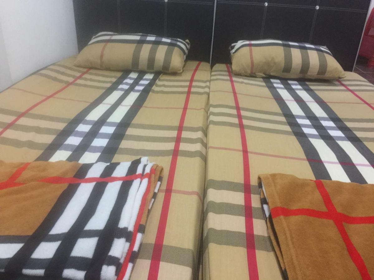 Jiaxin Hostel Ulu Tiram Exteriör bild