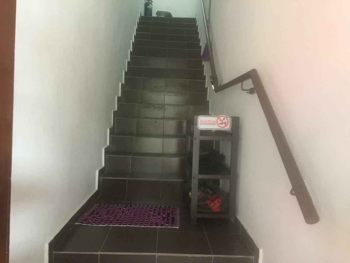 Jiaxin Hostel Ulu Tiram Exteriör bild
