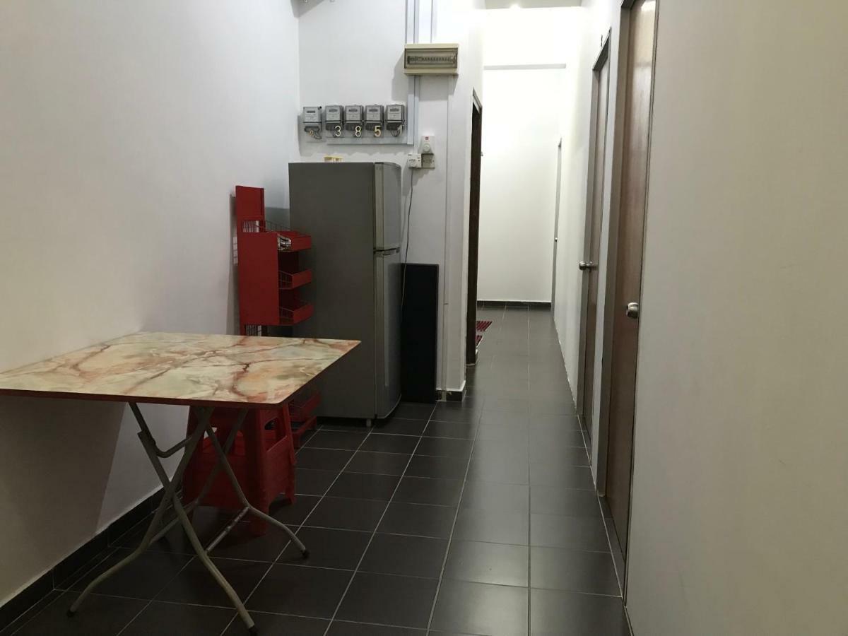 Jiaxin Hostel Ulu Tiram Exteriör bild