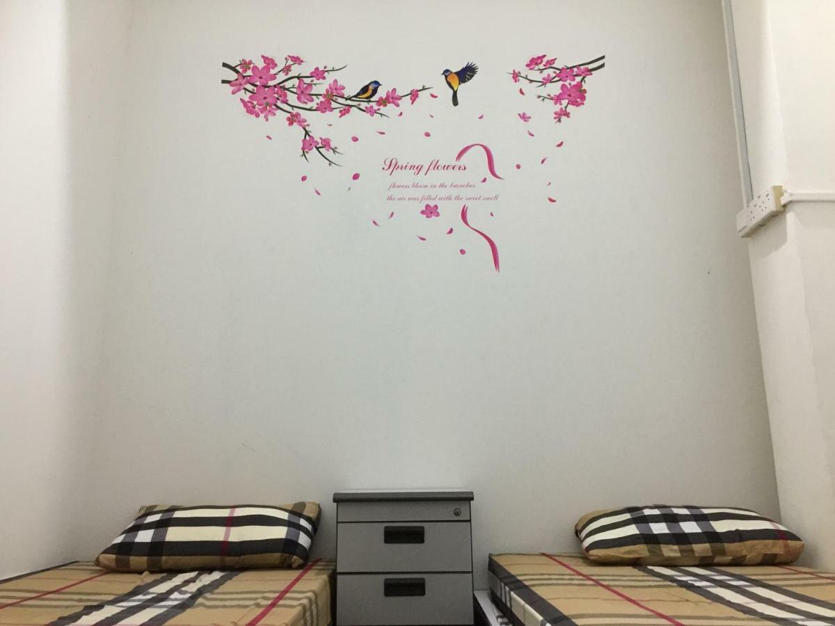 Jiaxin Hostel Ulu Tiram Exteriör bild