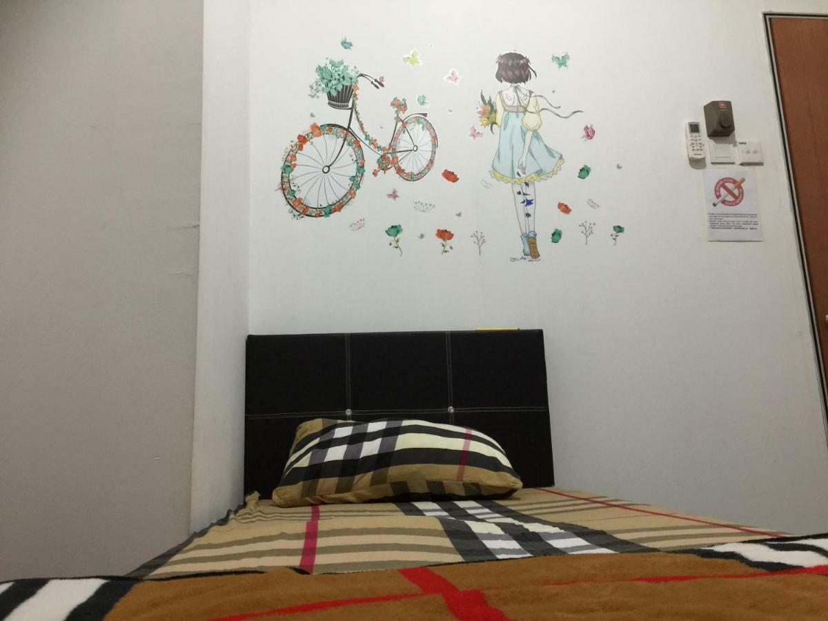 Jiaxin Hostel Ulu Tiram Exteriör bild