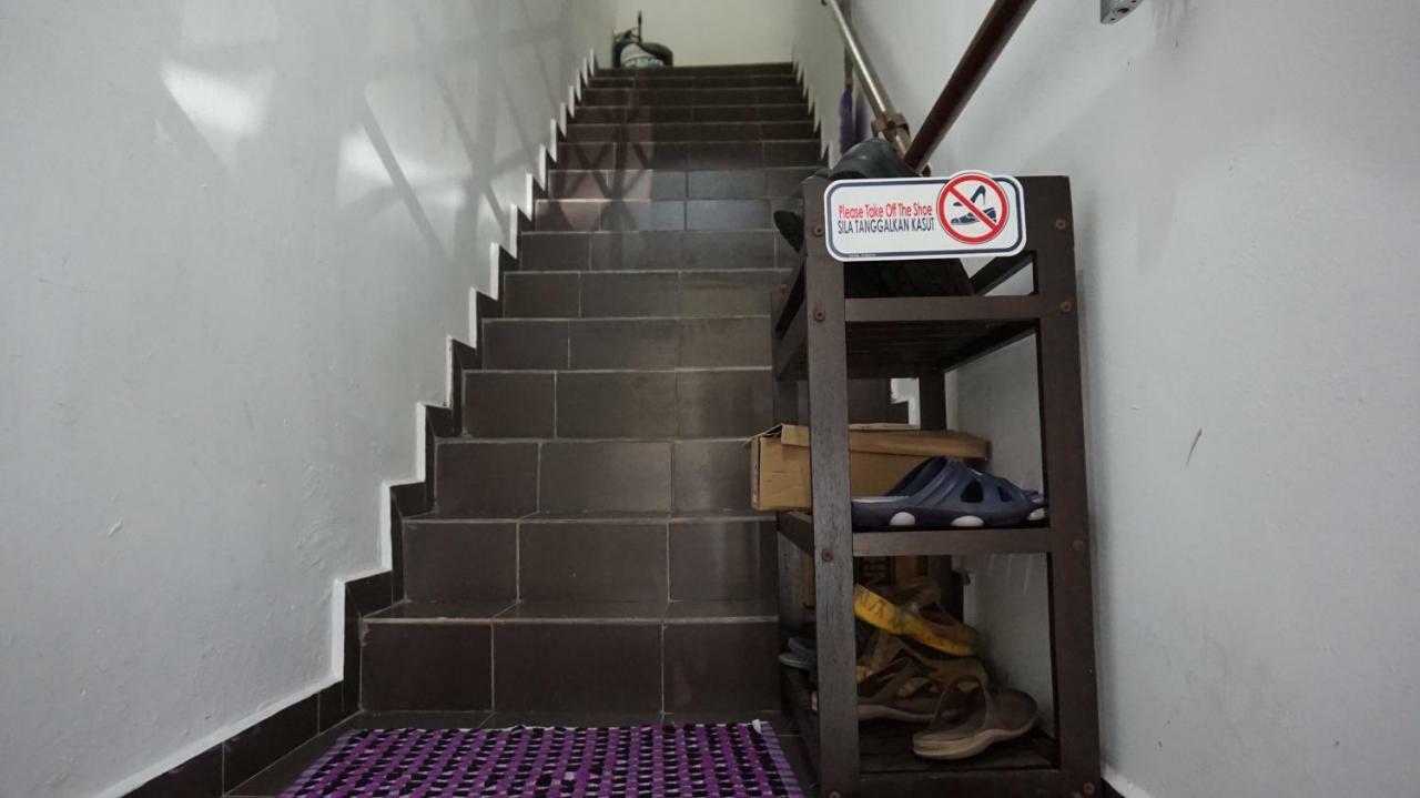 Jiaxin Hostel Ulu Tiram Exteriör bild